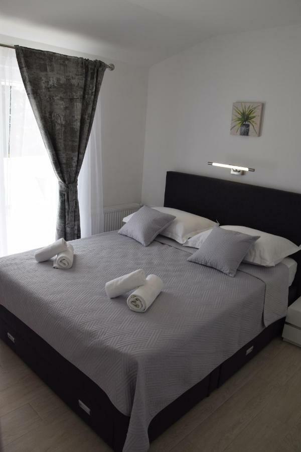 Apartman Mili Baška Voda Extérieur photo