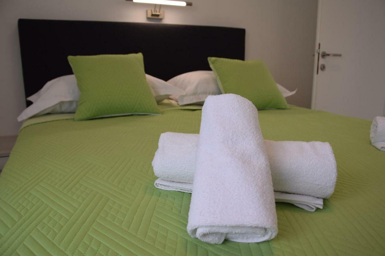 Apartman Mili Baška Voda Extérieur photo